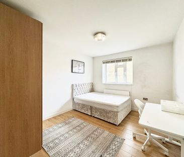 3 Bedroom Apartment, Cavendish Road - Photo 5