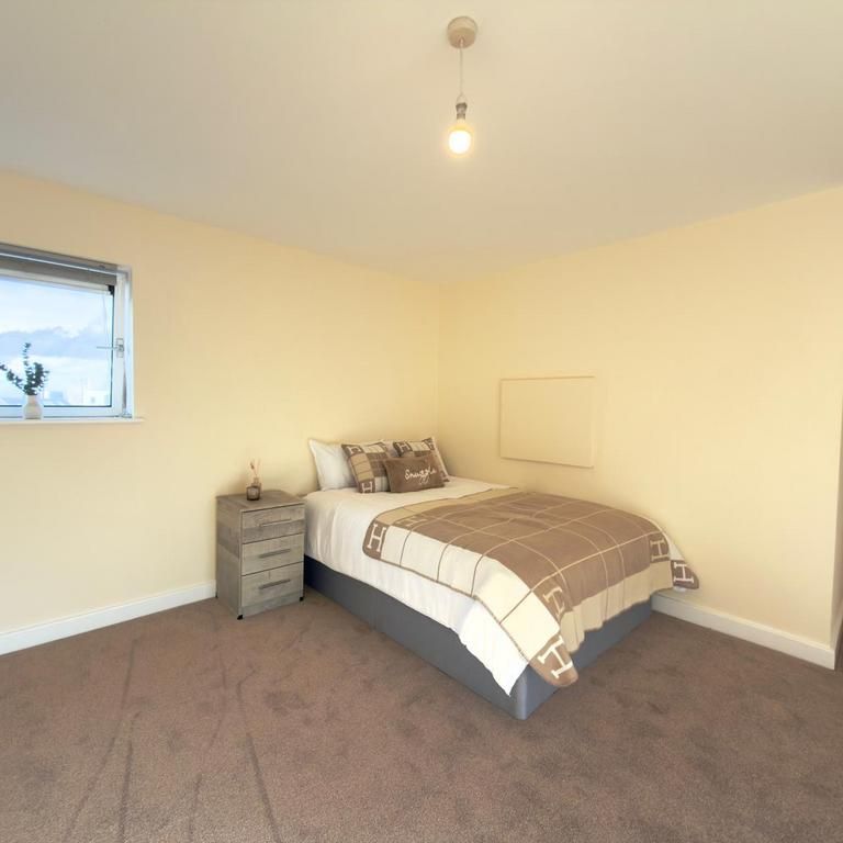 1 bedroom in a flat share to rent - Photo 1