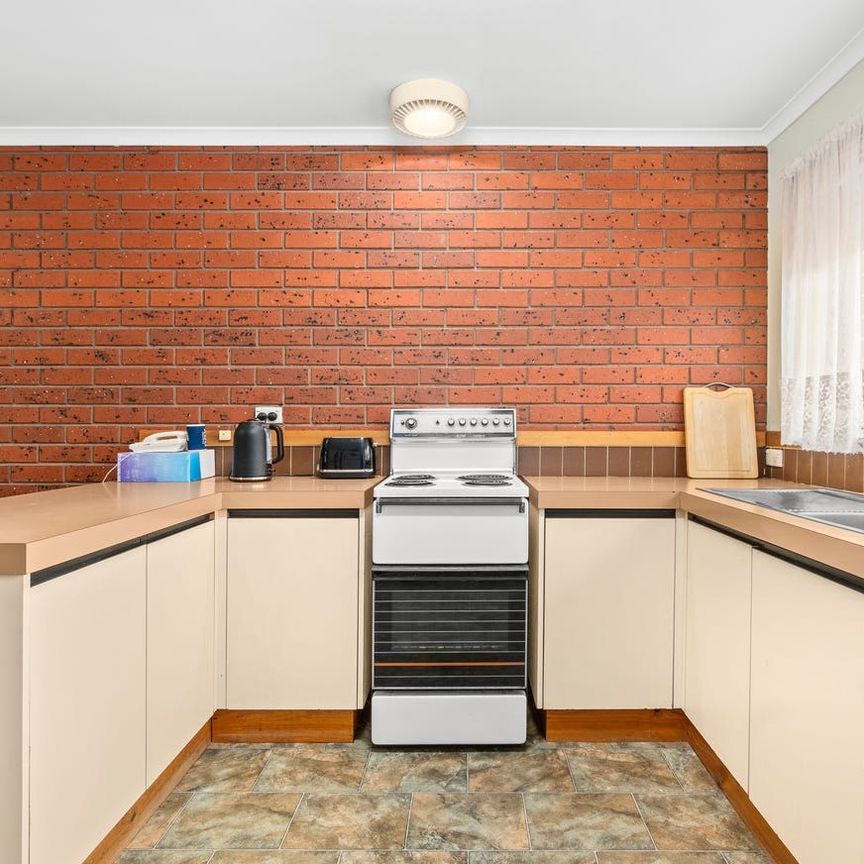 2/10 Paull Court, 3825, Moe - Photo 1