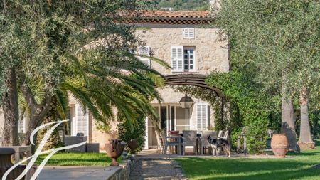 Maison à louer Grasse, Cote d'Azur, France14 000 EUR / Mois - Photo 4