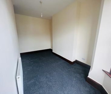 3 bedroom flat to rent - Photo 2