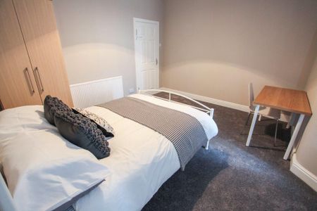 3 bedroom terraced house to rent - Photo 4