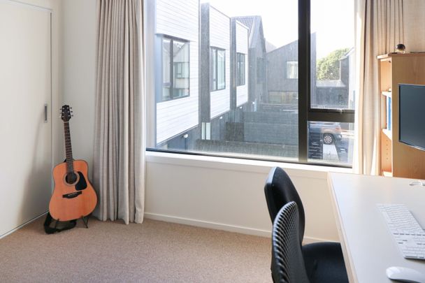 Petone Townhouse - Photo 1