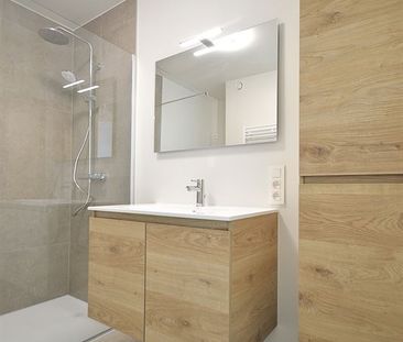 Nieuwbouwappartement met 2 slaapkamers en carport te Ieper - Photo 2