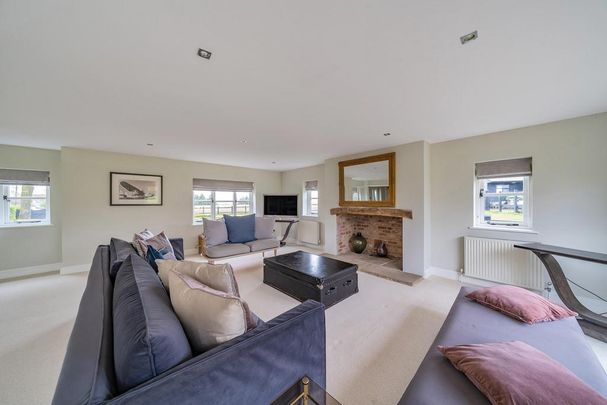 5 bedroom detached house to rent - Photo 1