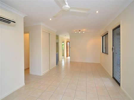 1/18 San Vito Crescent, Rasmussen - Photo 2
