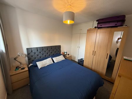 3 Bed House - Detached - Photo 2