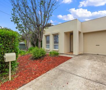 “Low-Maintenance Living in Prime Location - 3 Bedroom Courtyard Home” - Photo 5
