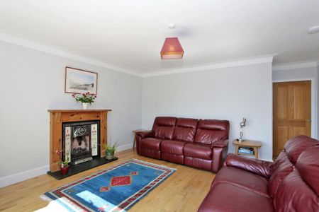 4 bedroom detached house to rent - Photo 4