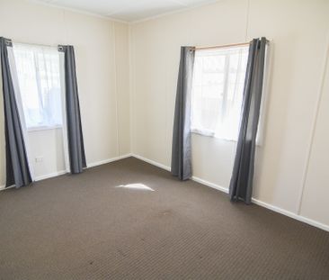 SPACIOUS 2 BEDROOM HOME - Photo 2