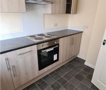 3 bedroom flat to rent - Photo 2
