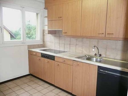 Charmante Maisonette-Wohnung mit 2 Balkonen an begrünter Lage - Photo 2