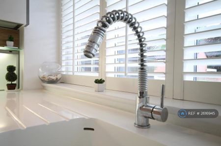 2 bedroom end of terrace house to rent - Photo 2