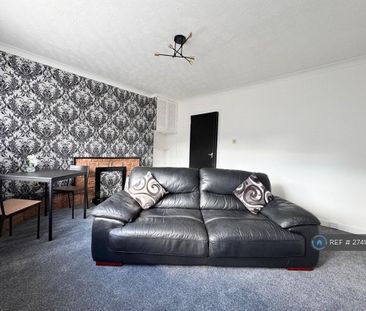 1 bedroom in a flat share to rent - Photo 2