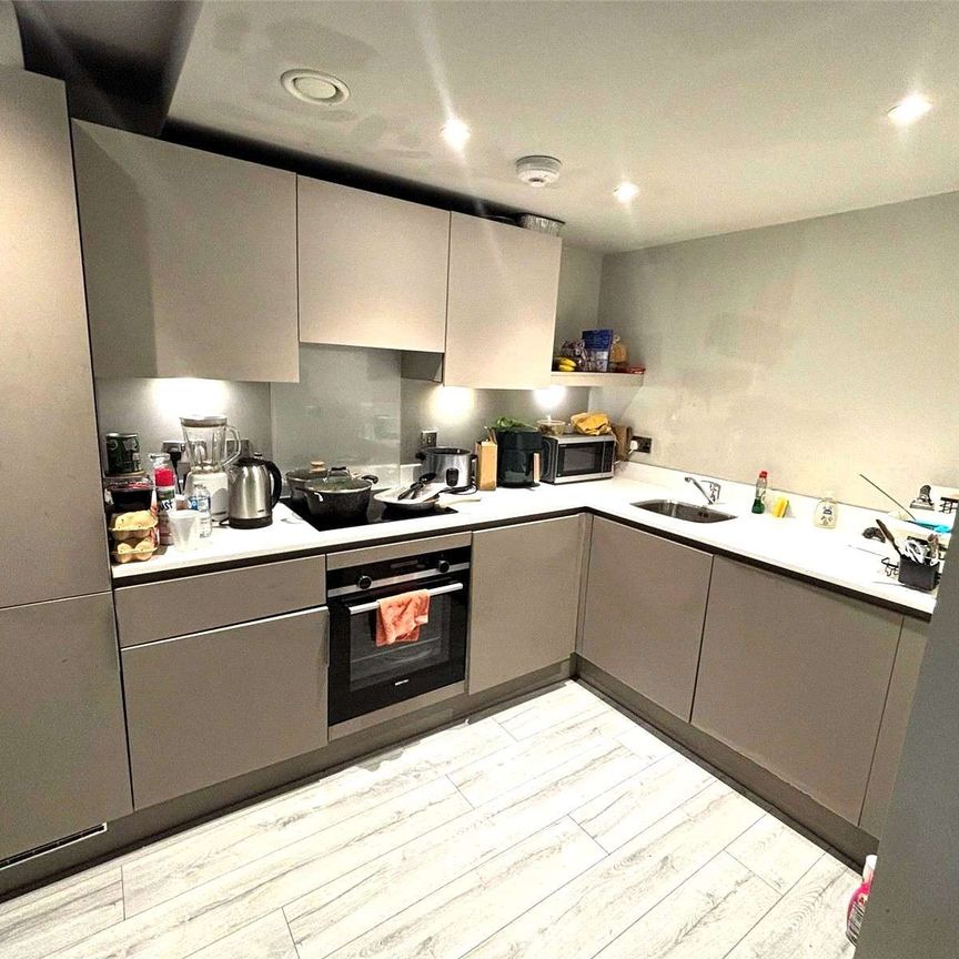 AVAILABLE Oct 23RD | 1 BED FULLY FURNISHED | Located on the third floor of a high spec apartment building | Large Patio Area - Photo 1