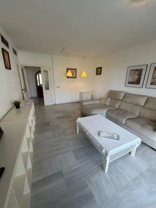 Apartamento de alquiler en Calle Luna la, 1, La Carihuela - Los Nidos - Photo 1