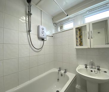 Long Meadow Way, Canterbury - Photo 3