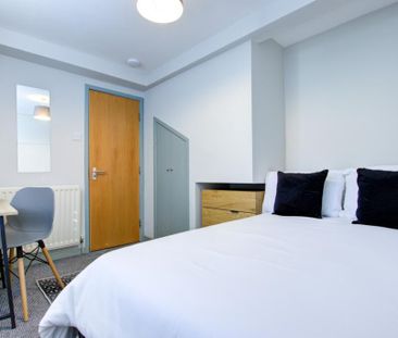 5 bedroom flat to rent - Photo 4