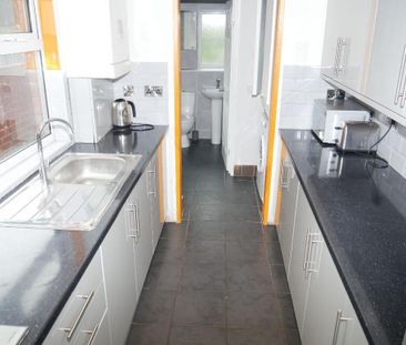 4 bedroom terraced house to rent - Photo 1