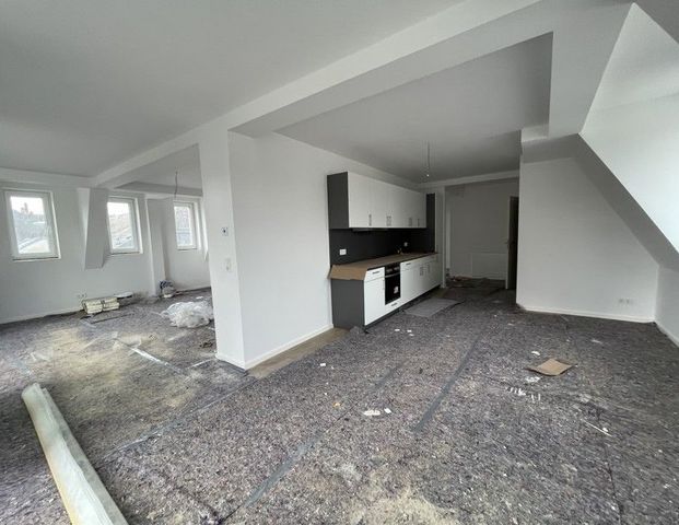 Großzügige Dachgeschoss-Wohnung mit Ausblick im Kranoldkiez - Photo 1