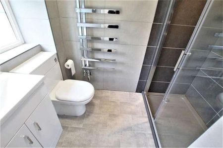 Bisley, Woking, GU24 - Photo 3