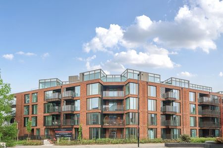 Flat to rent - Tweedy Road, Bromley, BR1 - Photo 2