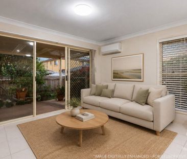 Spacious Family Townhouse – Downstairs Ensuite Bedroom, 5 Air Condi... - Photo 2