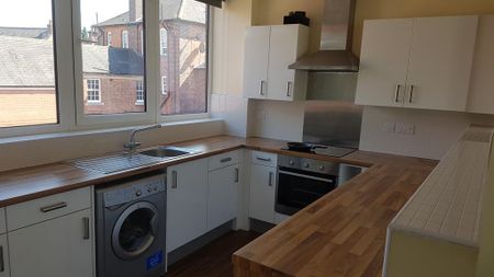 4 bedroom flat to rent - Photo 4