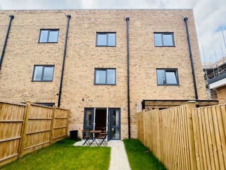Peartree Avenue, SW17, London - Photo 3