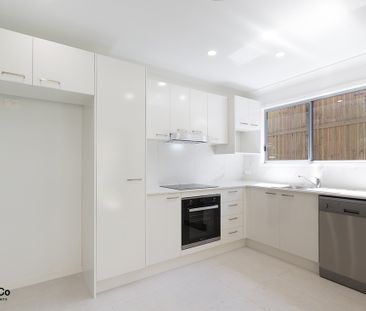 2BED FAMILY HOME WITH AIR-CON - Photo 4
