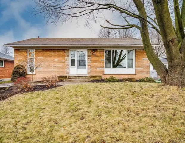 RARE SPLIT LEVEL 2 Bdrm Home! Avail. May 1st! | 792 Eastbourne Avenue, Oshawa - Photo 1