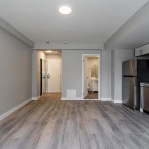 Large Renovated 2 Bedroom Unit - NDG - 5765 Cote-St-Luc Road, Montréal - Photo 3