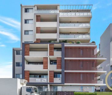 Immaculate 2 Bedroom Modern Apartment - Photo 2