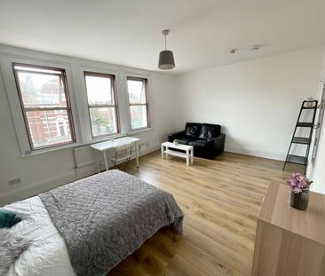 Large Room Available - N4 - Finsbury Park - Photo 1