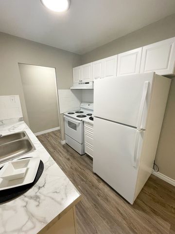 Avon Place Apartments - Photo 4