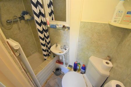 6 Bed Terraced House, Christchurch Road, RG2 - Photo 5