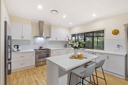 28 Bakers Hill Place, Anstead QLD 4070 - House For Rent - $1,500 | Domain - Photo 2