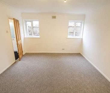 Western Road, Romford, RM1 - Photo 1