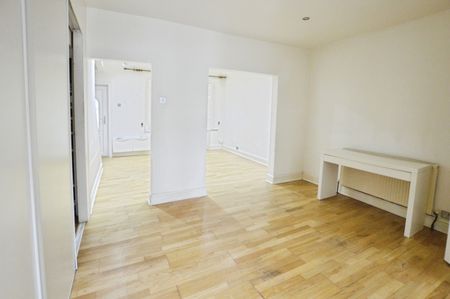 3 bedroom House To Let Total Size: 1055 SQ FT - Photo 3