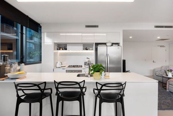 STUNNING INNER CITY APARTMENT - Photo 1