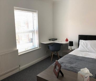 4 bedroom terraced house to rent - Photo 5