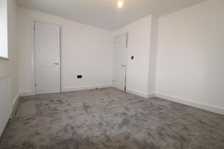 4 bedroom terraced house to rent - Photo 5