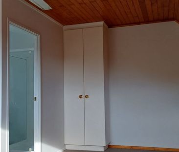 One bedroom with separate living area - Photo 4