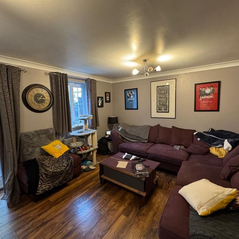 4 bedroom semi-detached house to rent - Photo 1