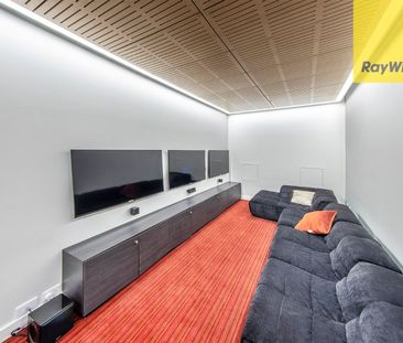 Executive Studio Apartment On Level 24 With CBD Views - Must View - Photo 2