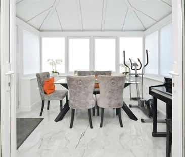 4 bedroom link detached house to rent - Photo 5