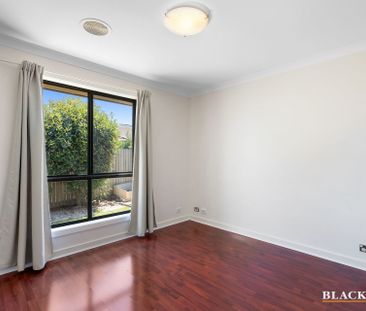 10 Dorothy Green Crescent, Franklin ACT 2913 - House For Rent | Domain - Photo 6