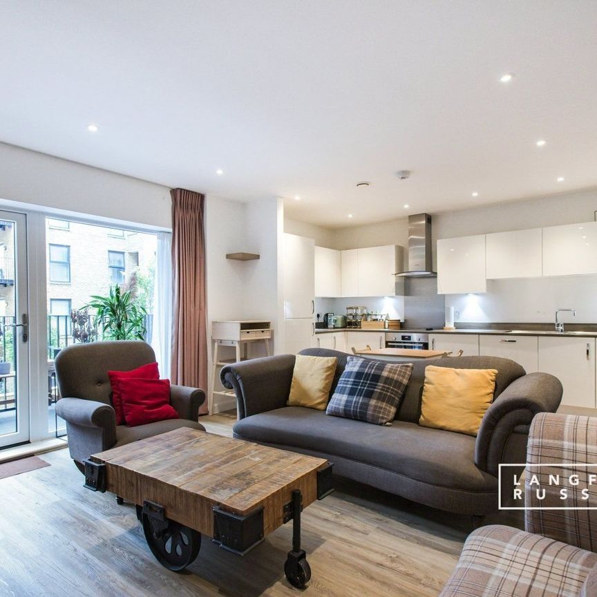 Brumwell Avenue, London, SE18 - Photo 1