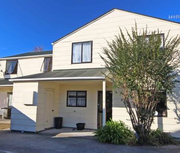 FIVE BEDROOMS - WEST END - Photo 1