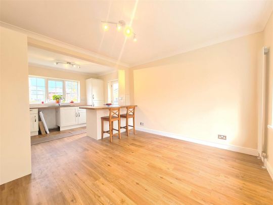 4 bedroom House To Let Total Size: 1130 SQ FT - Photo 1